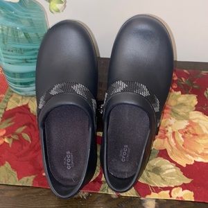 🔥Brand new women’s Crocs Neria Pro II embellished work clogs!!!!